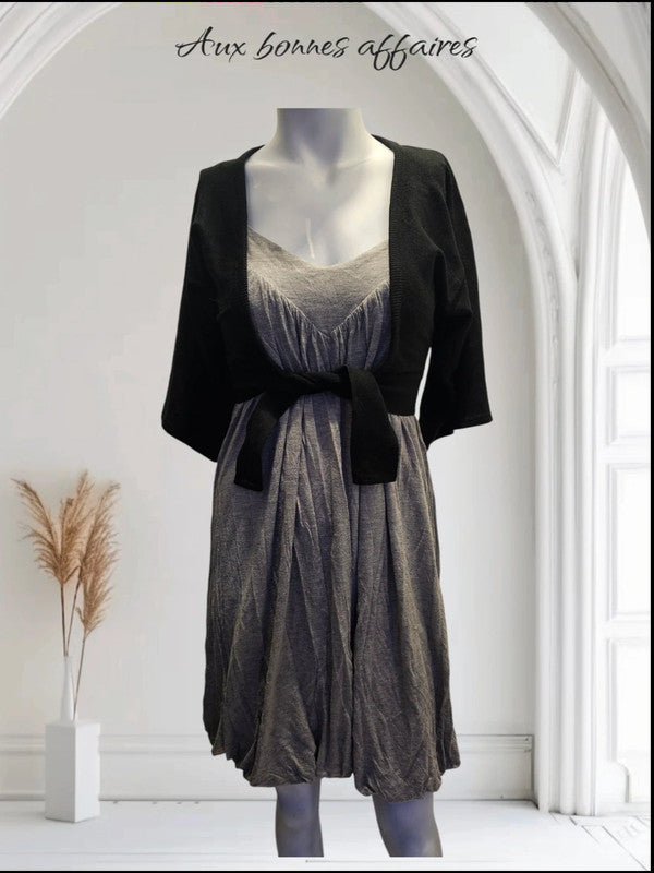 Ensemble robe gris et son cache cœur noir