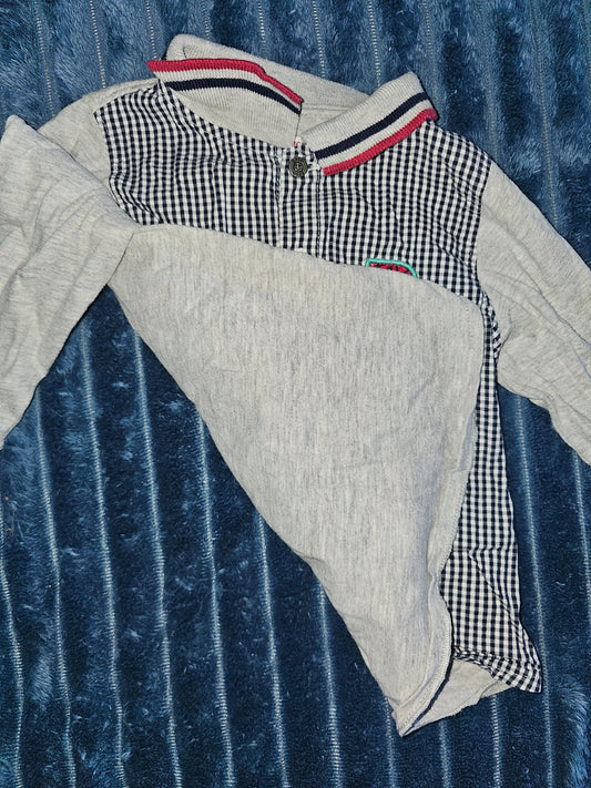 Chemise gris le derrière et blanc