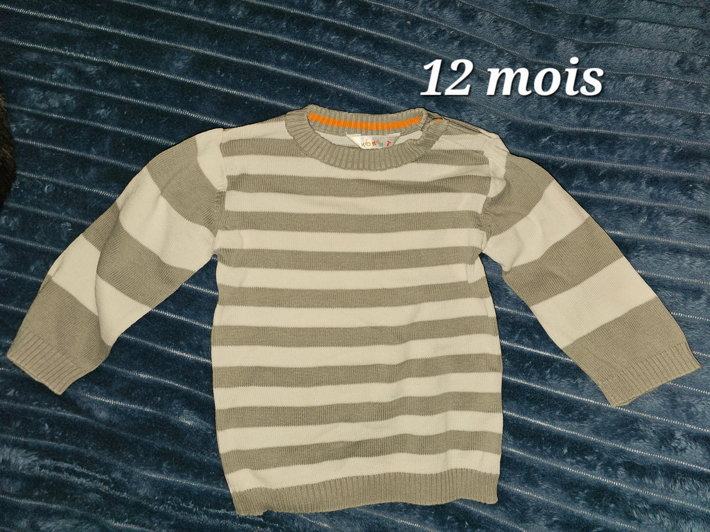 pull marron et blanc